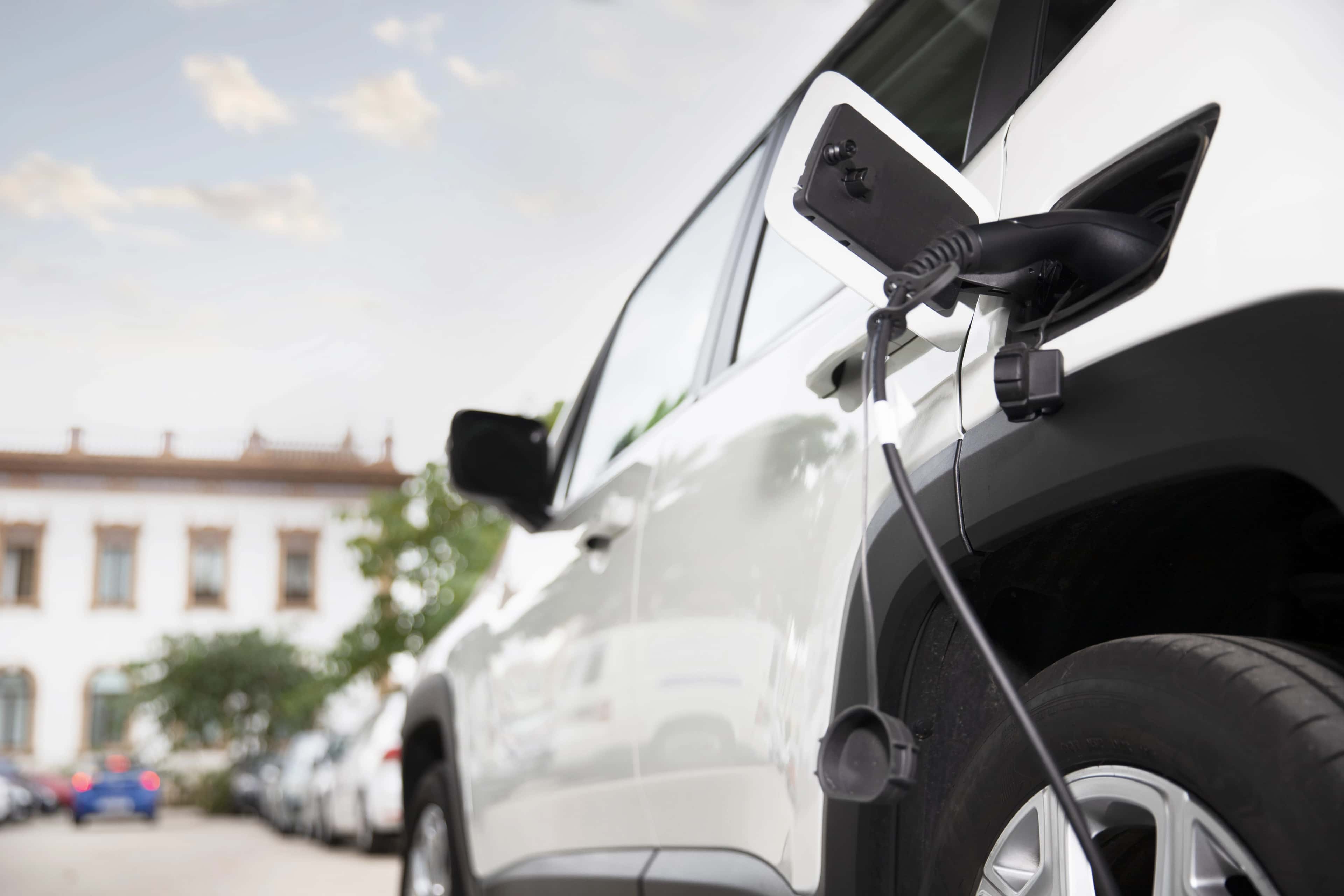 Recharger sa voiture électrique : comment le faire gratuitement ?