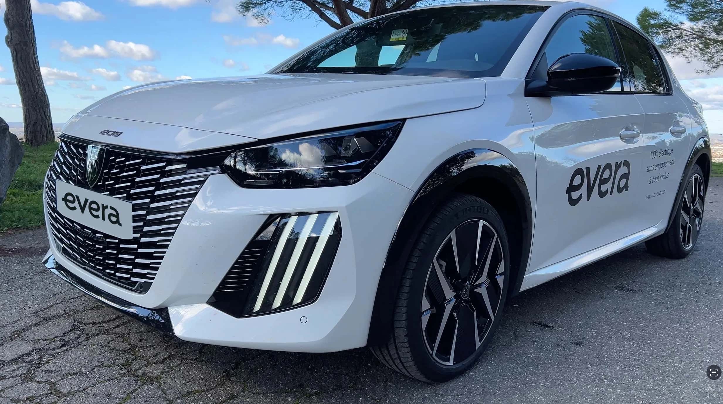 Peugeot e-208 GT 2024 : une citadine électrique alliant style et technologie