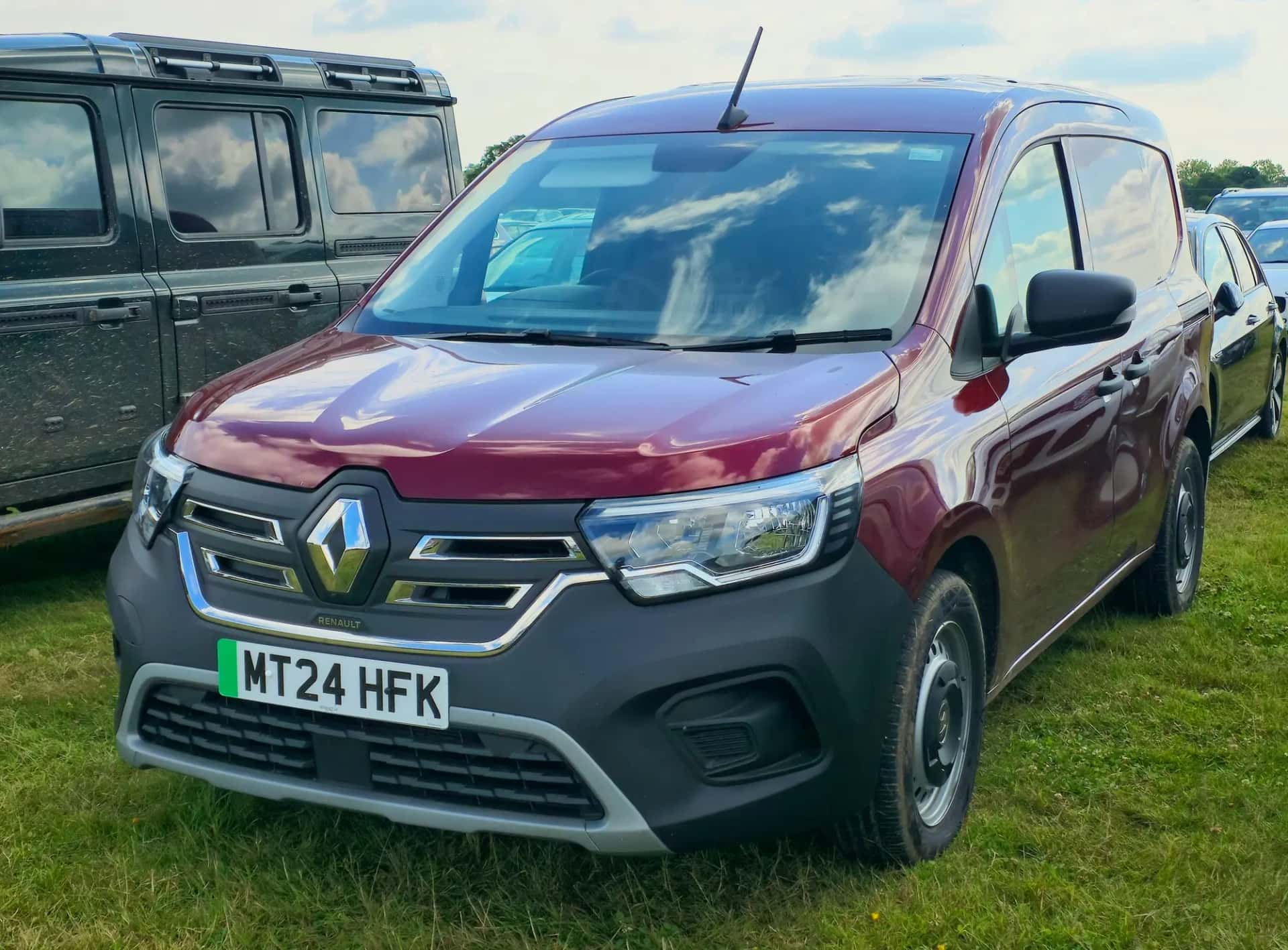 Renault Kangoo E-Tech, utilitaire électrique vu de face